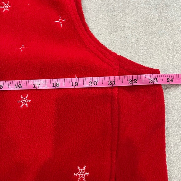 [L]Northern Reflections Red Fleece Vest with Winter Holiday Penguin Embroidery - Picture 4 of 8